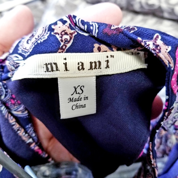 Miami High-Collar Front & Back Keyhole Flowy Dress - Picture 4 of 6